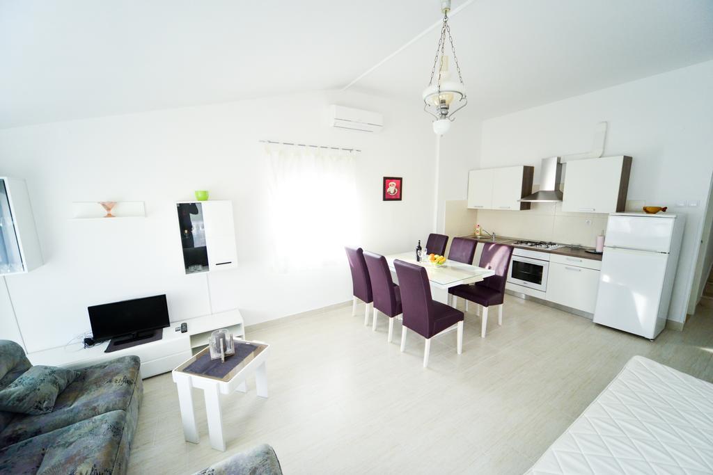 Apartments Valentina Petrcane Esterno foto